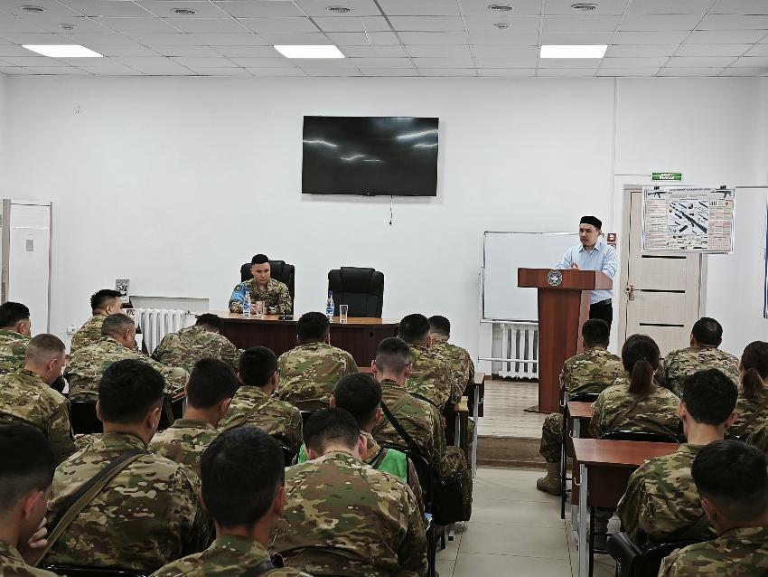 САРБАЗДАРҒА ДӘРІС ӨТКІЗДІ