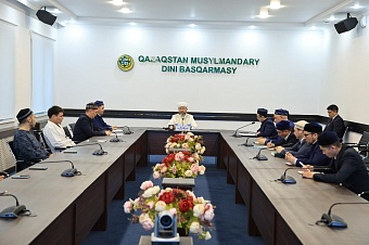 ВЕРХОВНЫЙ МУФТИЙ ПРОВЕЛ ПЕРВОЕ СОВЕЩАНИЕ ХАДЖ-МИССИИ (ФОТО)